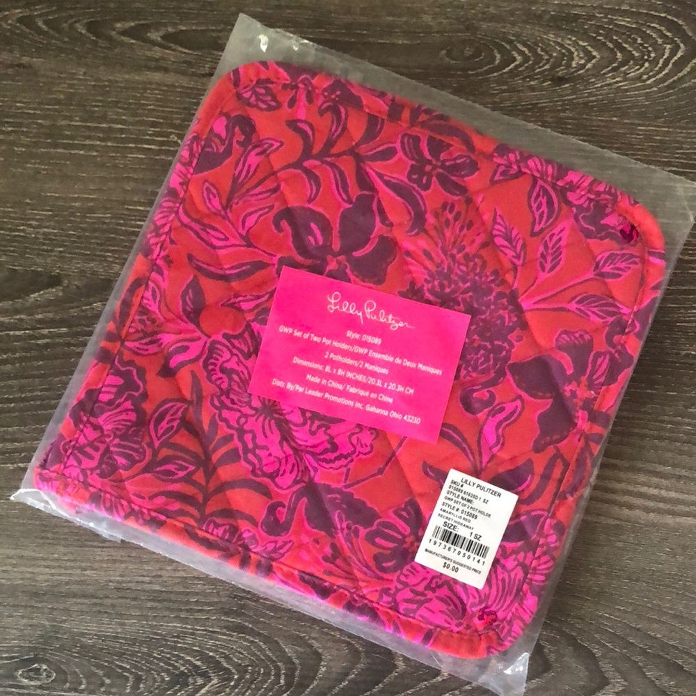 NWT Lilly Pulitzer Pot holders in Amaryllis Red Secret Hideaway